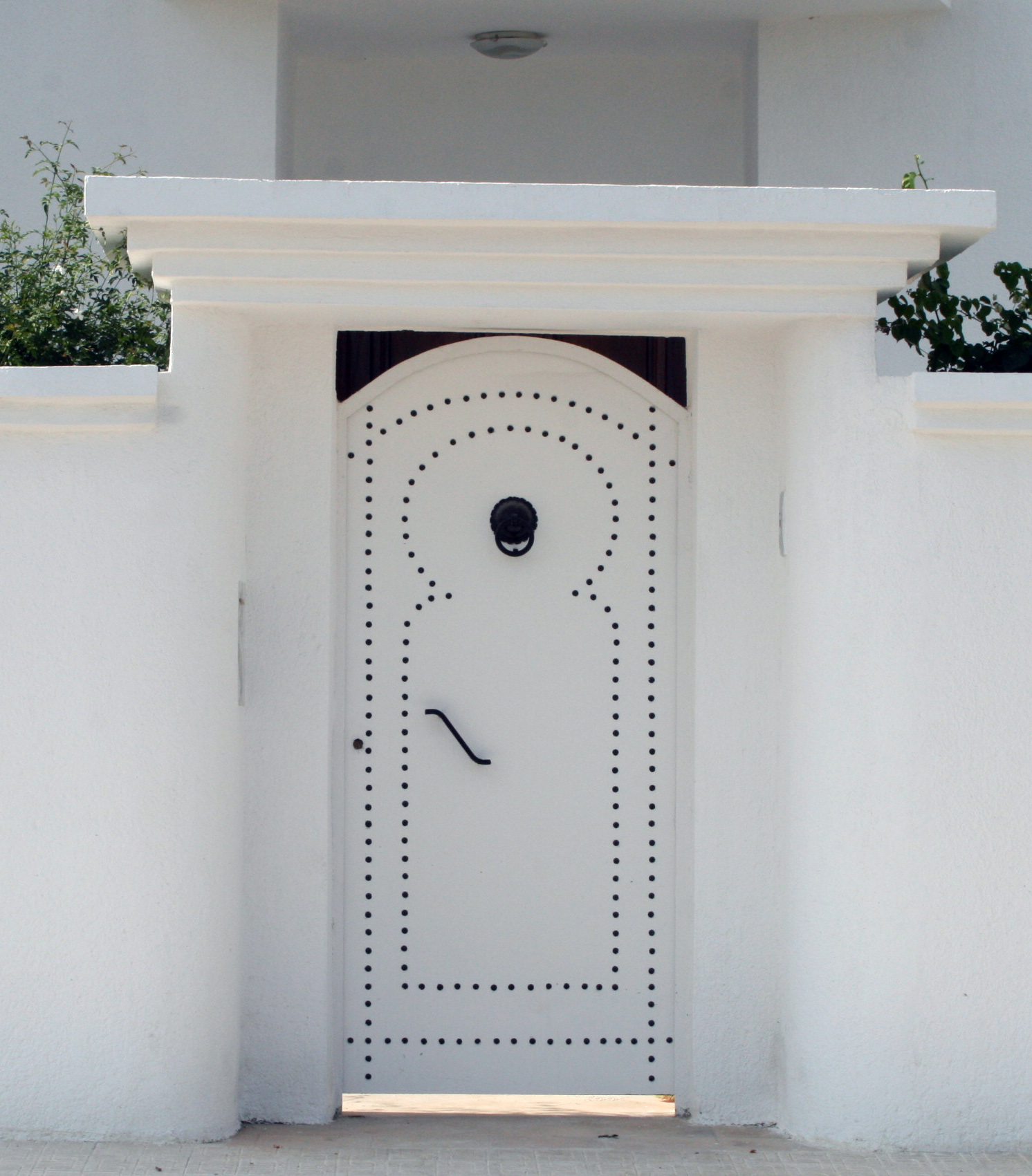 Portillon motif sidi bou said tôle pleine clouée avec frappe porte et poignée. Portillon motif sidi bou said tôle pleine clouée avec frappe porte et poignée.